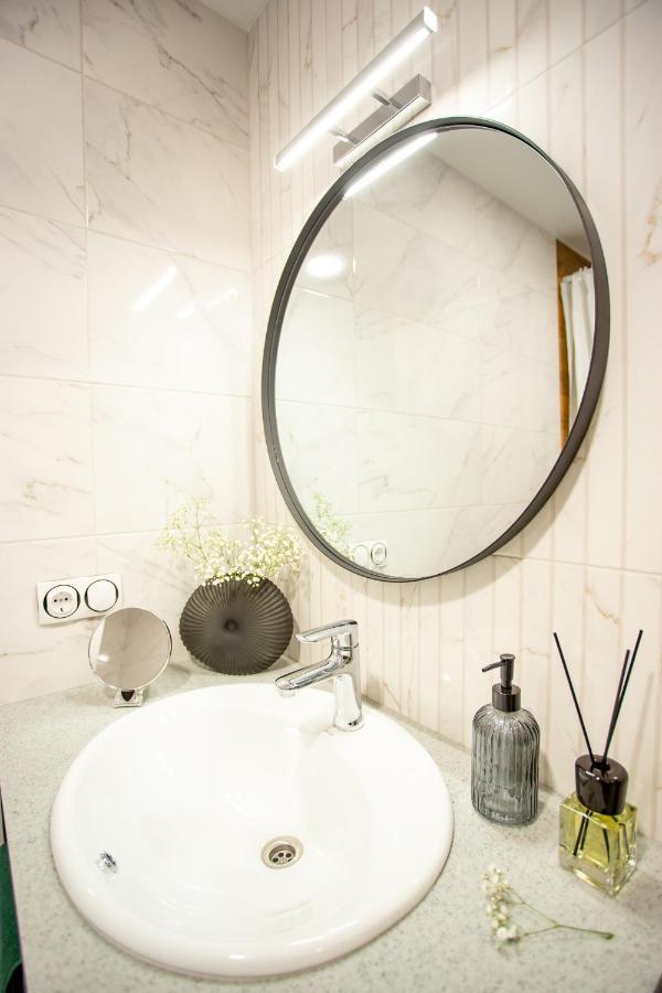 Luxury Apartment With 2 Bedrooms In The City Center 尼古拉耶夫 外观 照片