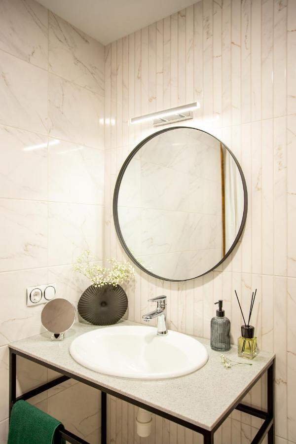 Luxury Apartment With 2 Bedrooms In The City Center 尼古拉耶夫 外观 照片